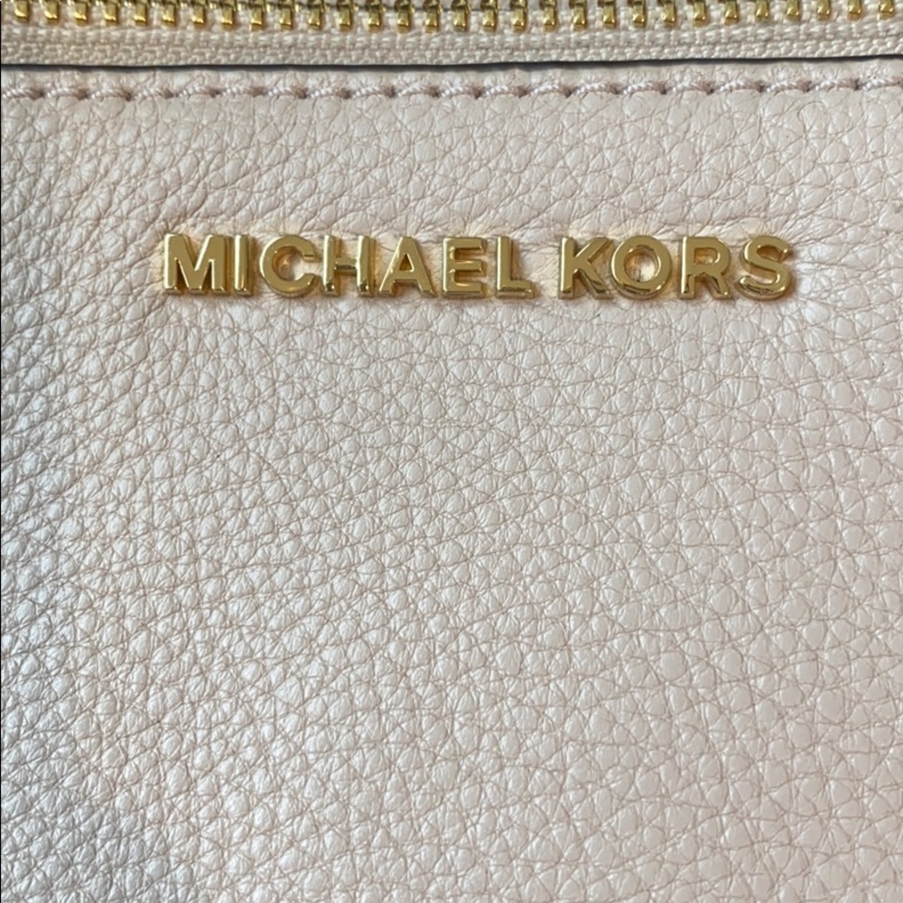 NWOT Michael Kors Soft Leather Crossbody Bag. - Picture 6 of 16